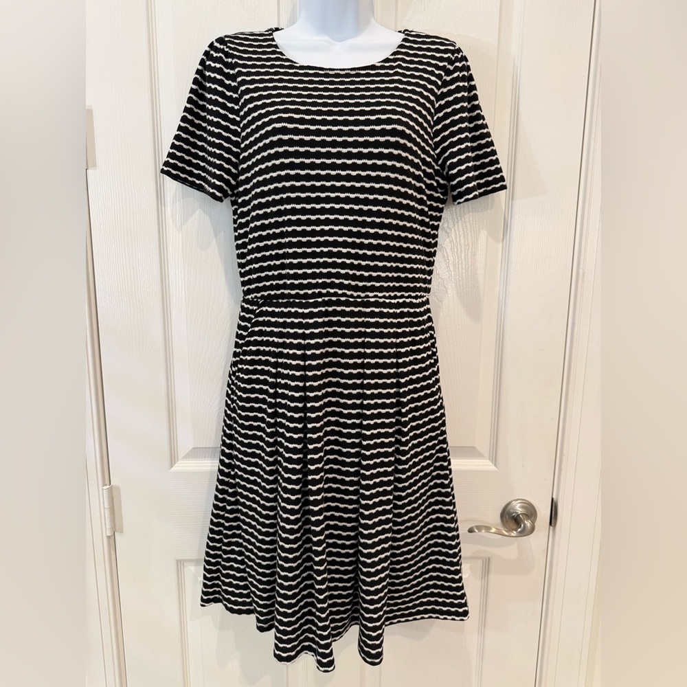 Draper James Black and White Pleated Midi Dress